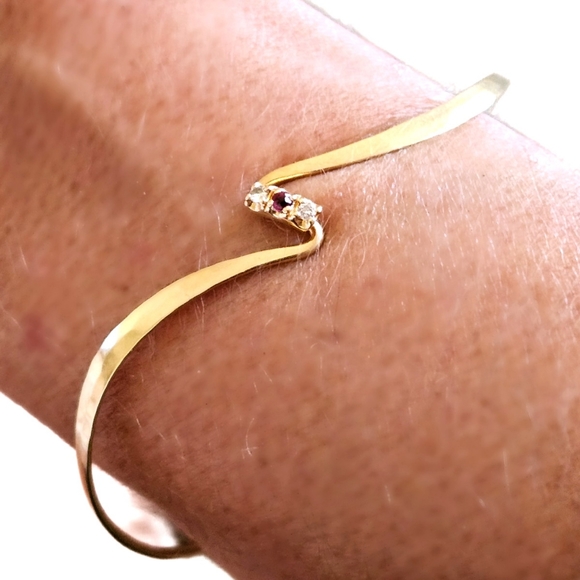 14k Yellow Gold Diamond & Ruby Modern Hook Clasp Wave Bracelet